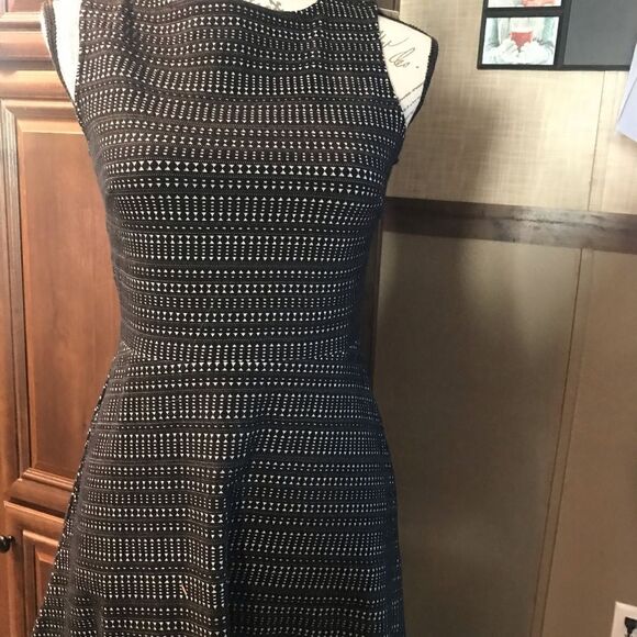 Banana Republic Fit and Flare Dress Black Sleeveless Size 0P - Picture 4 of 13